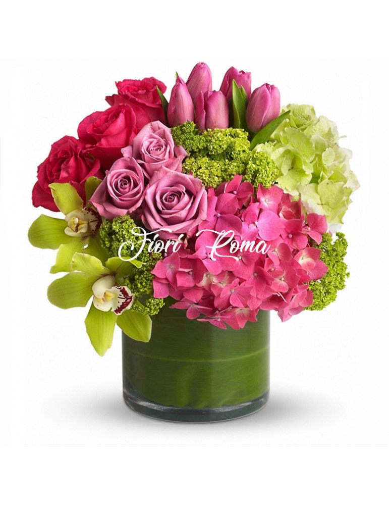 Buy the glass composition with pink roses pink tulips and red roses at florists in the tiburtina area of Rome