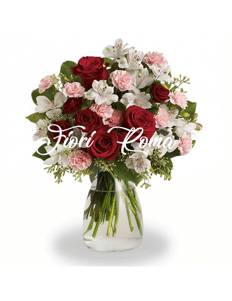 Il Bouquet Kira è con rose rosse e fiori misti bianchi