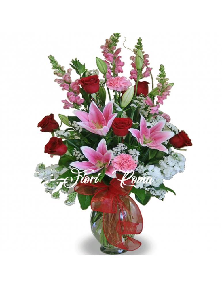 Il Bouquet Grace è con rose rosse e lilium rosa con fiori di complemento bianchi e rosa