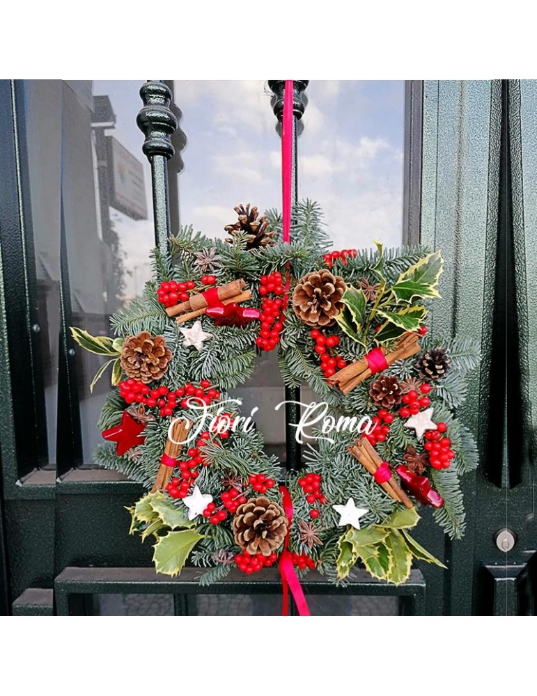 Christmas garland with natural elements to decorate the front door.